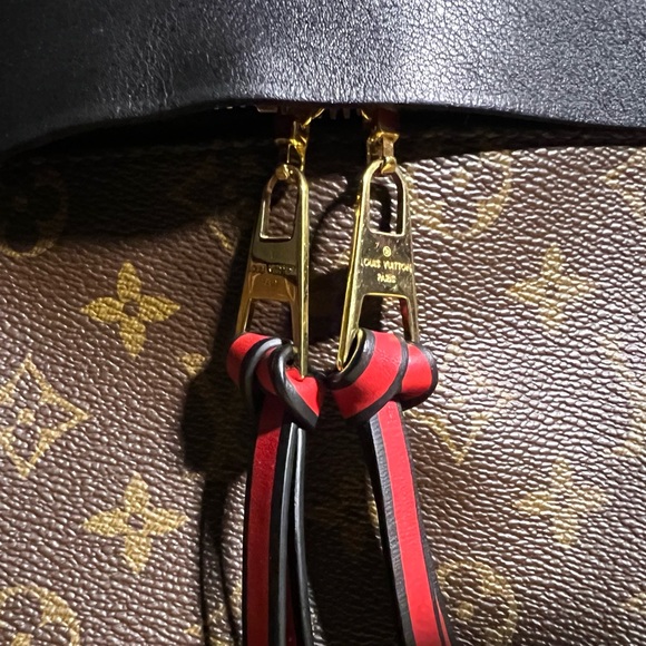 Louis Vuitton Tuileries Hobo - Picture 11 of 13